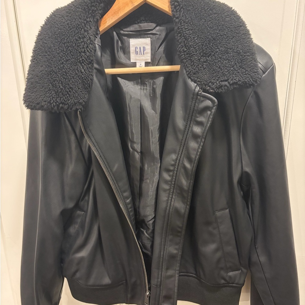 GAP Women's Leather Jacket with Black Faux Fur Collar